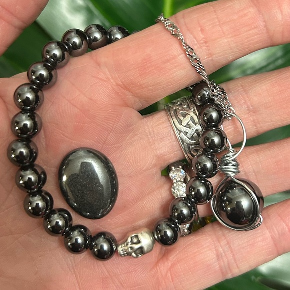 GORGEOUS hematite & skull crystal stone necklace & bracelet set